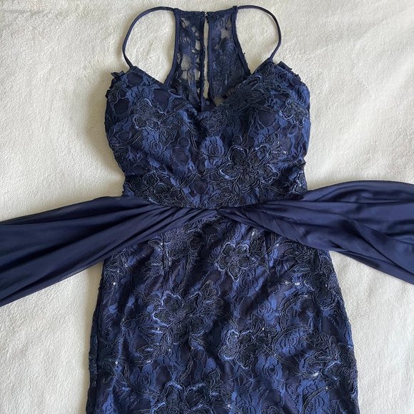 Gorgeous lace mini dress - Picture 9 of 16